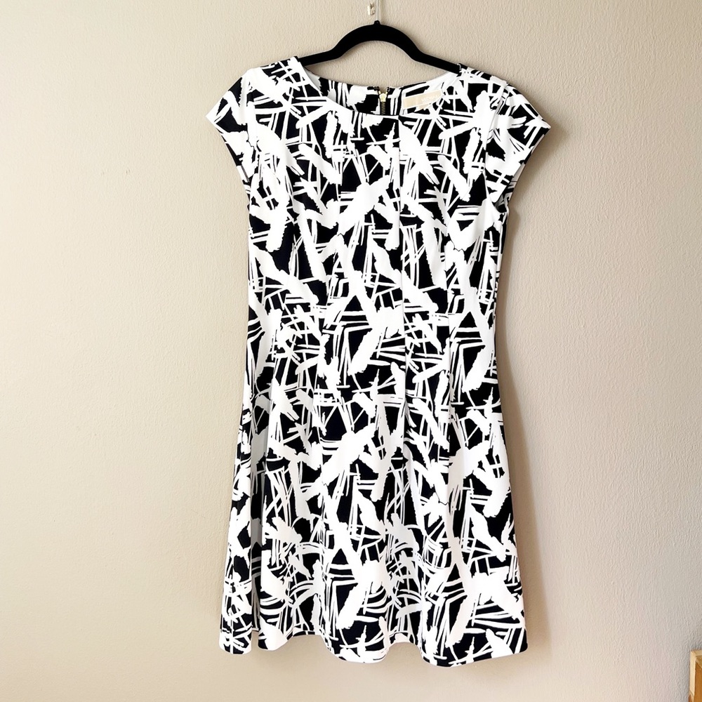 MICHAEL Michael Kors black & white abstract print pleated flare dress
